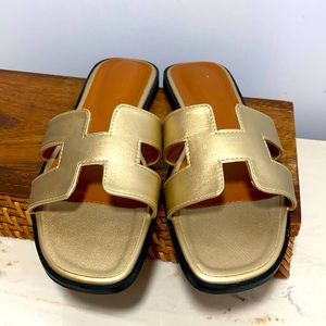 Xinshuyu Vegan Leather H Cut Out Gold Slide Sandal